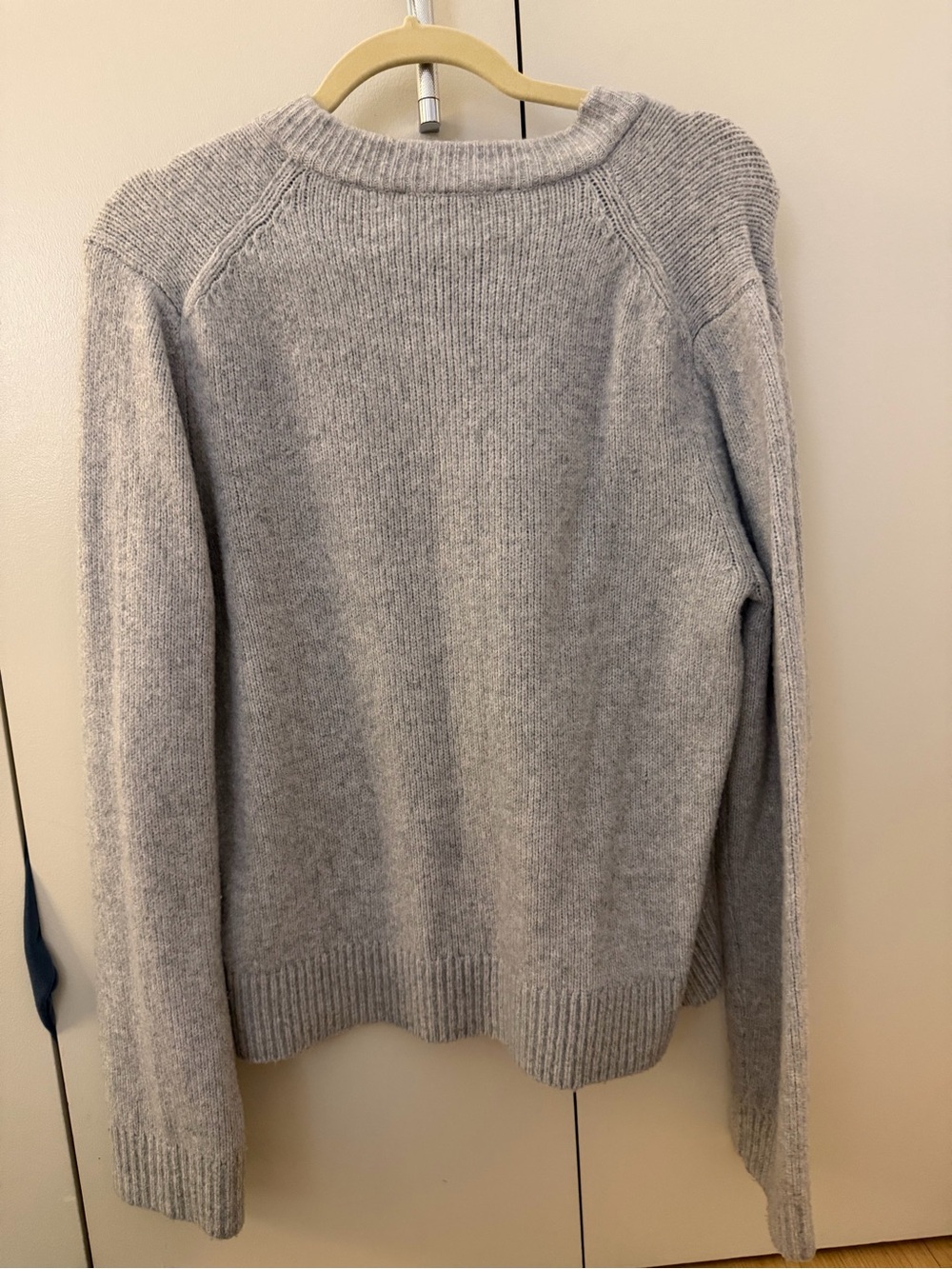 Abercrombie & Fitch Light Gray Button-Back Knit Cardigan - Picture 2 of 3